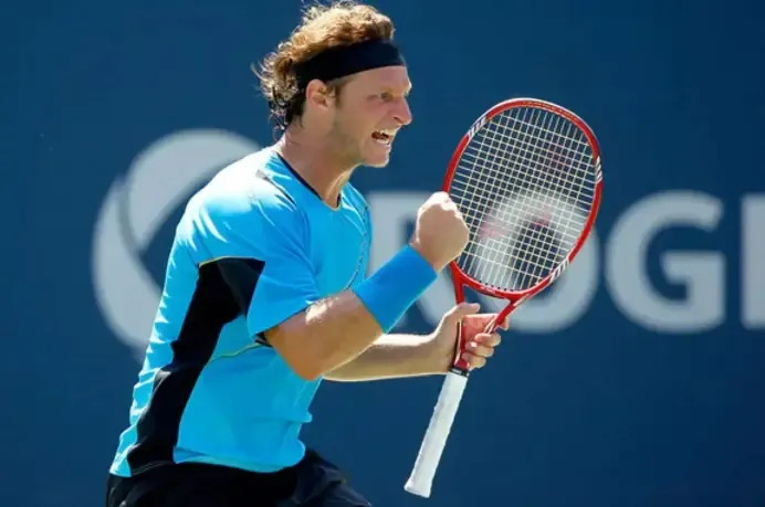 费德勒在老鹰比赛中最后时刻胜出，出色防守引发热议！